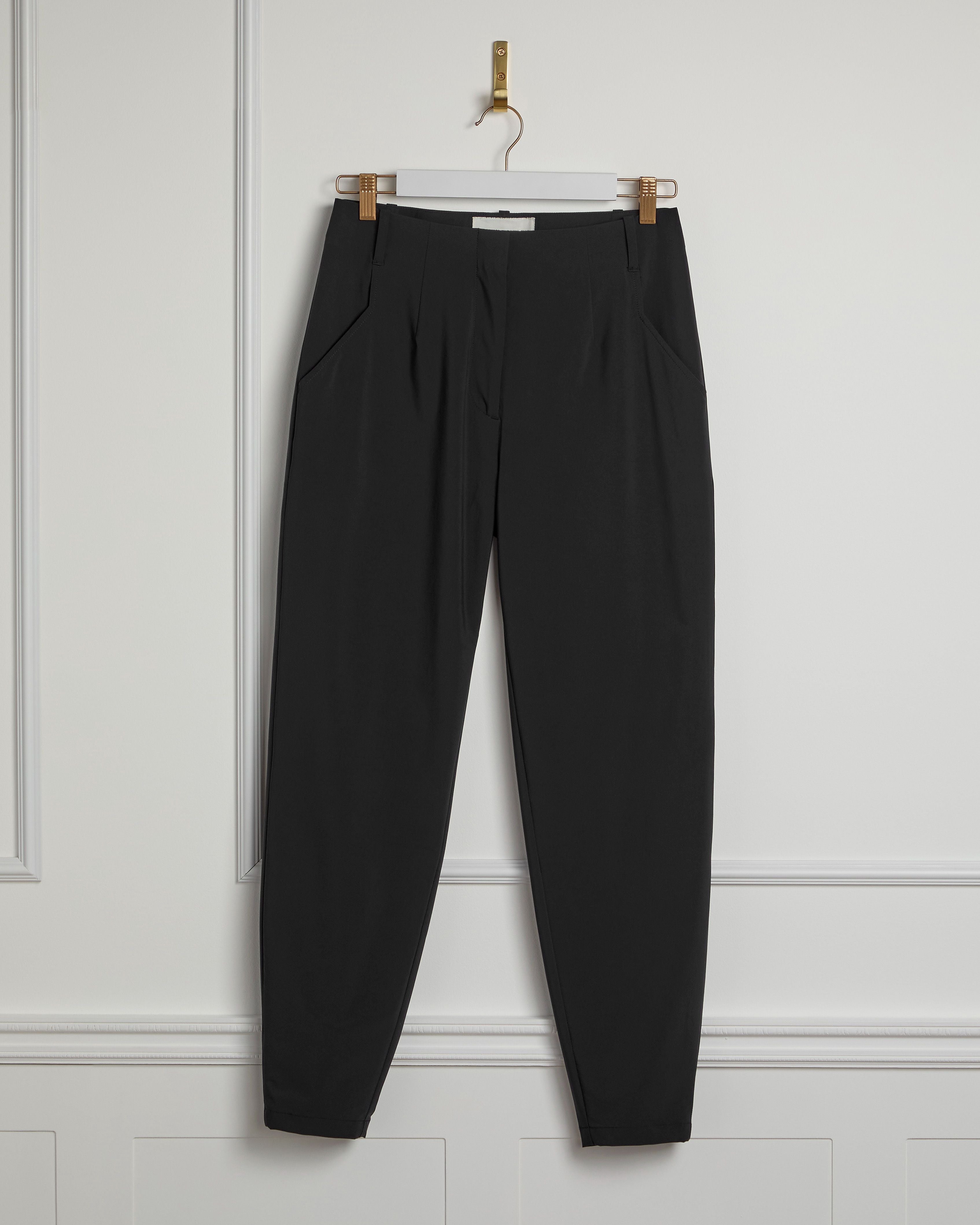 Kate Pant - 02/25